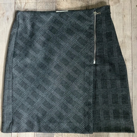 Loft Grey White Plaid Knit Faux Wrap Short Skirt SZ 4P - Picture 4 of 10